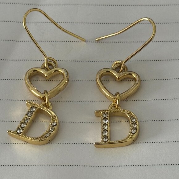 CUTE EARRINGS - Picture 3 of 3